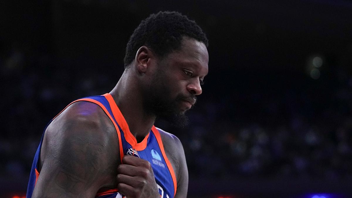 Julius Randle shoulder dislocation casts shadow over Knicks' big win against Heat