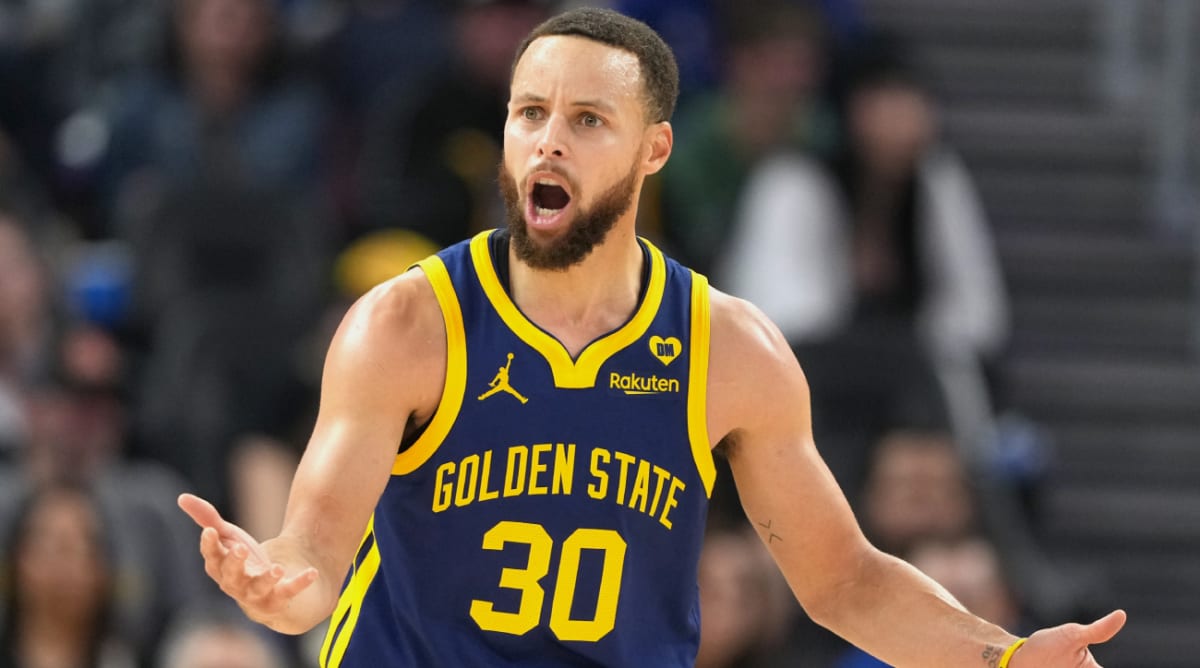 Warriors’ Stephen Curry, Steve Kerr Criticize Referees After Double-OT Loss to Lakers