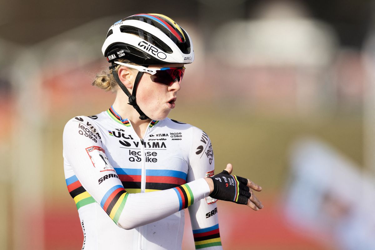 Fem van Empel feeling 'relaxed' ahead of rainbow defense at Cyclocross Worlds