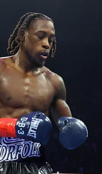 keyshaWN Davis knocks out Denys Berinchyk to win WBO lightweight title