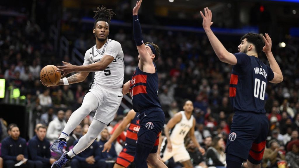 Castle, George lead Team C to Rising Stars win and berth against LeBron in All-Star Game