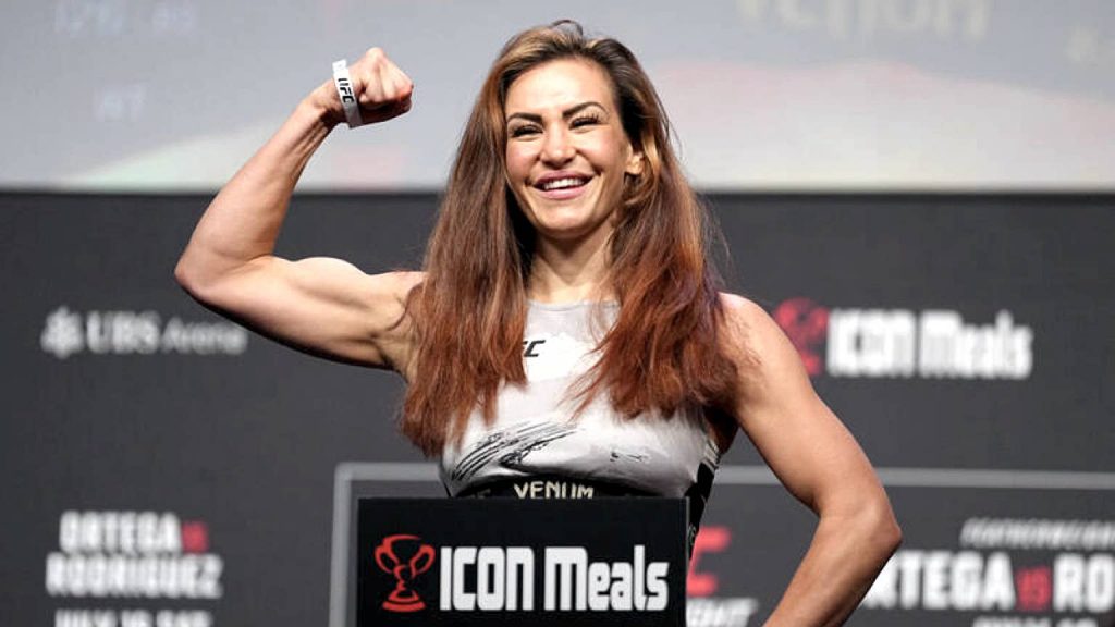 Miesha Tate returns against Yana Santos in Des Moines, Iowa Miesha Tate returns against Yana Santos in Des Moines, Iowa