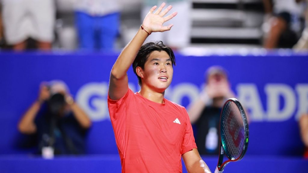 U.S. teen Tien shocks No. 1 Zverev in Acapulco