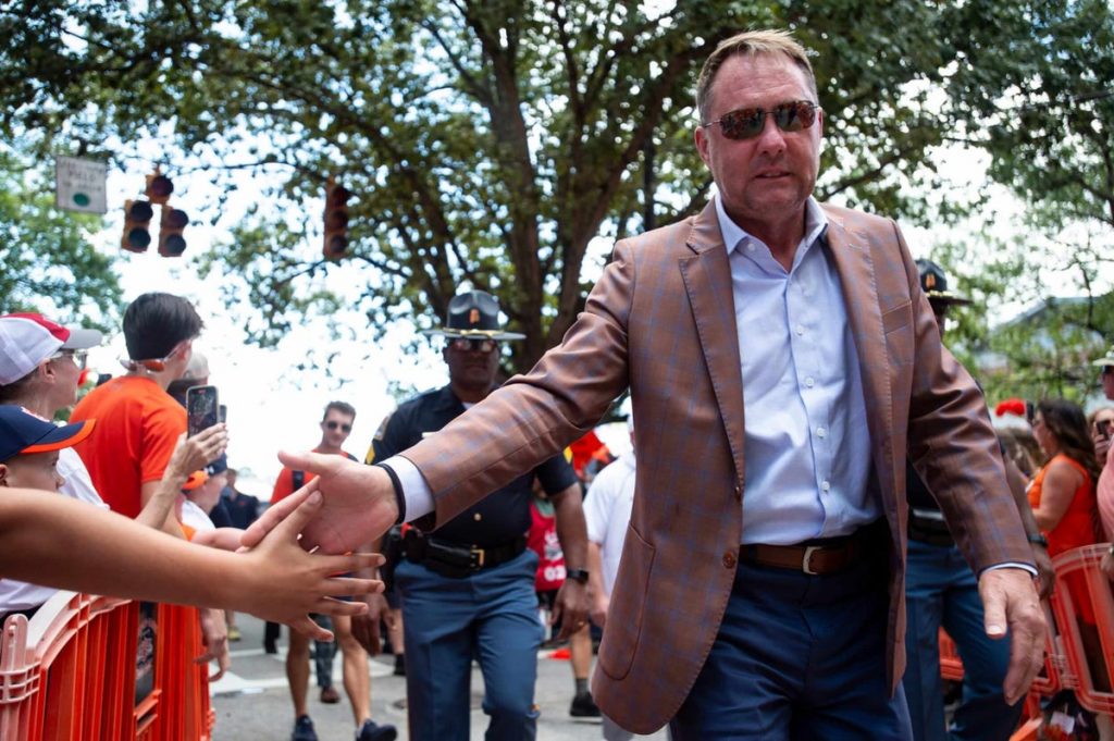 Auburn's Hugh Freeze diagnosed with prostate cancer, will continue coaching duties