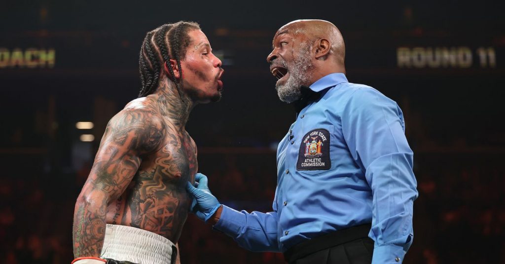 Tank Davis explains why he took a knee during 9th round; Lamont Roach responds