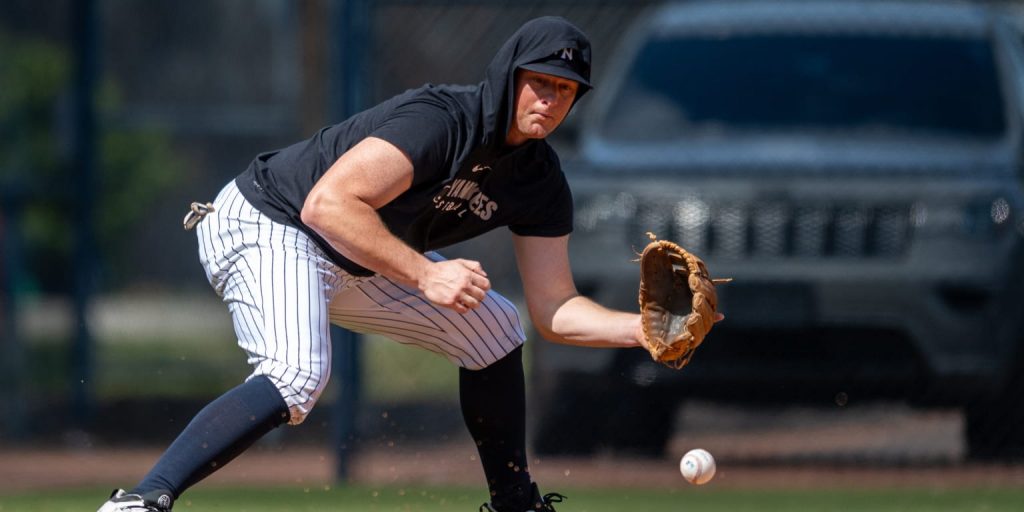 LeMahieu heads for testing after feeling 'tweak' in left calf