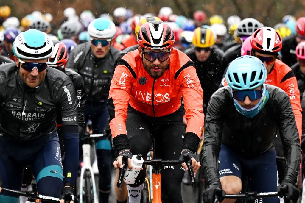 'I just want to have a hot shower' – Tirreno-Adriatico peloton suffers for seven hours in cold and rain 'I just want to have a hot shower' – Tirreno-Adriatico peloton suffers for seven hours in cold and rain