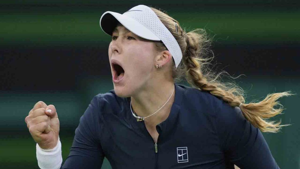 Andreeva beats Swiatek in chilly conditions to advance to Indian Wells final