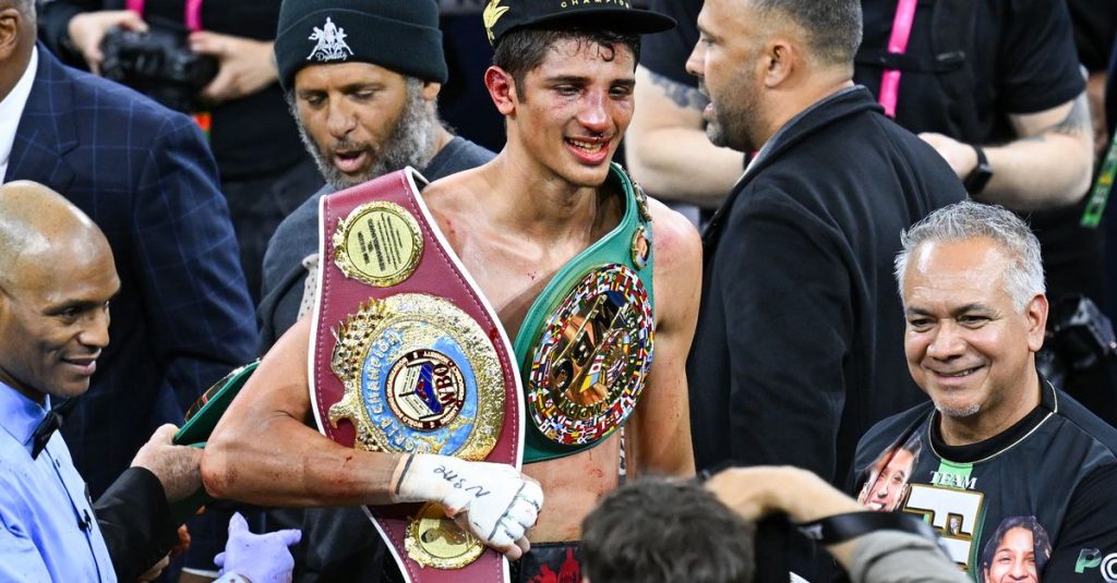 Boxing streaming and TV schedule for March 22