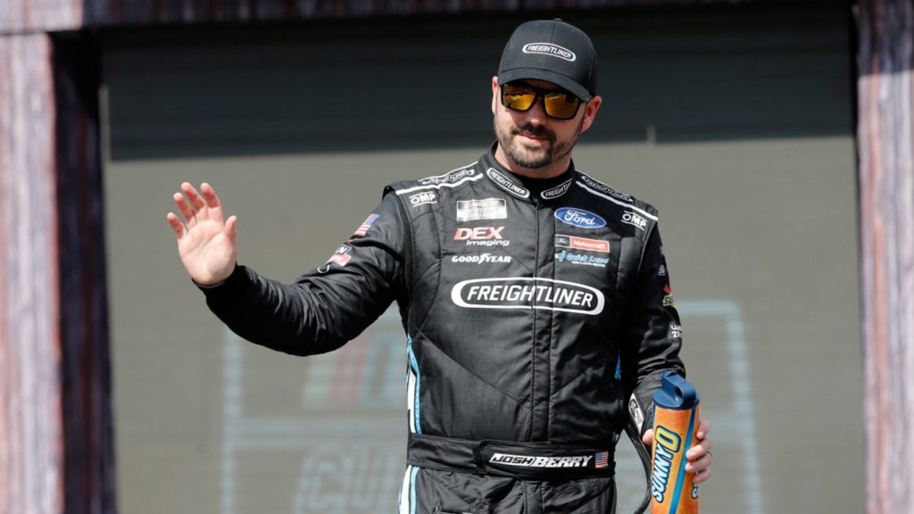 Josh Berry nabs first career Cup Series win at Las Vegas