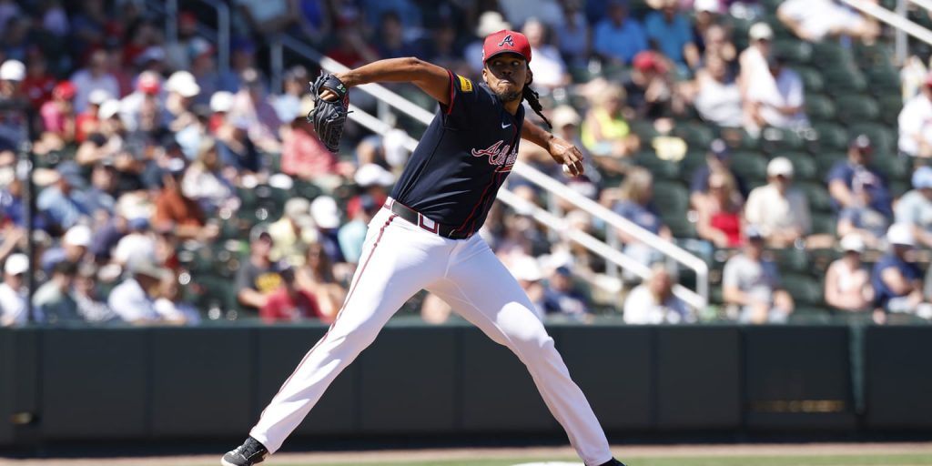 Braves trade Perdomo to Angels for cash considerations