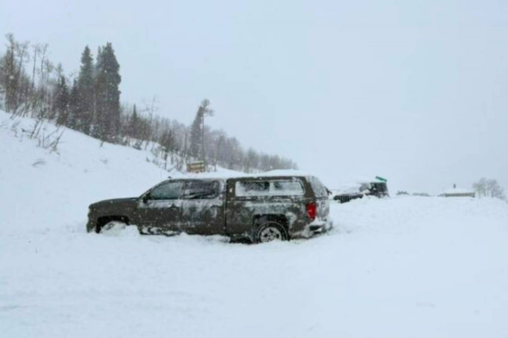 Alarming Avalanche Hits Vehicles Leaving Utah Ski Resort Alarming Avalanche Hits Vehicles Leaving Utah Ski Resort
