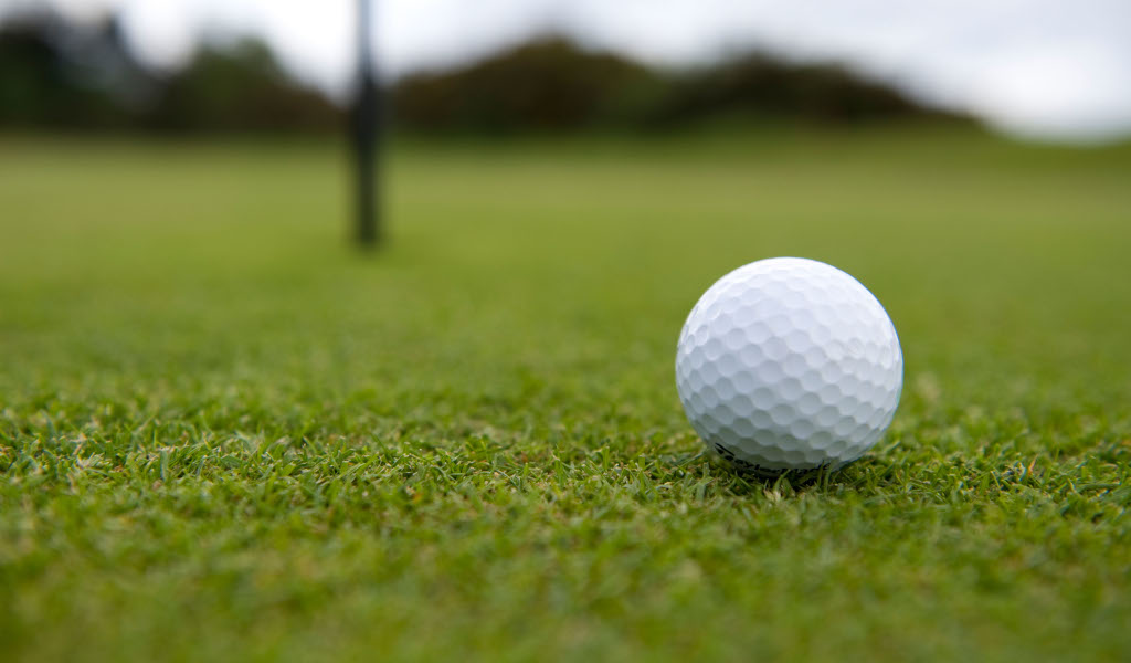 WATCH: Social golf creators poke fun at unwritten rule – Never talk to another player’s ball