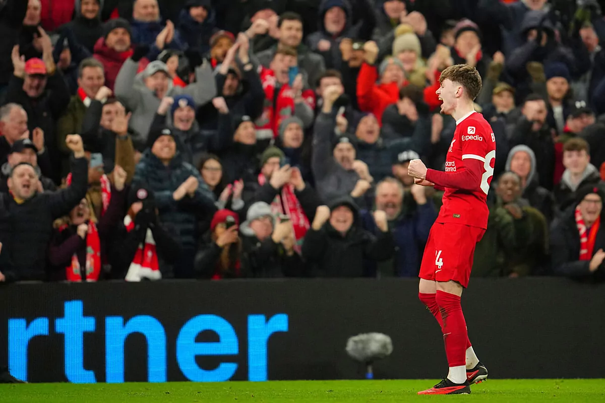 Liverpool maintain lead atop Premier League with convincing win over Chelsea