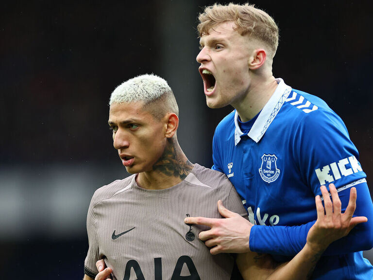 Everton strike late to cancel out Richarlison's double for Spurs
