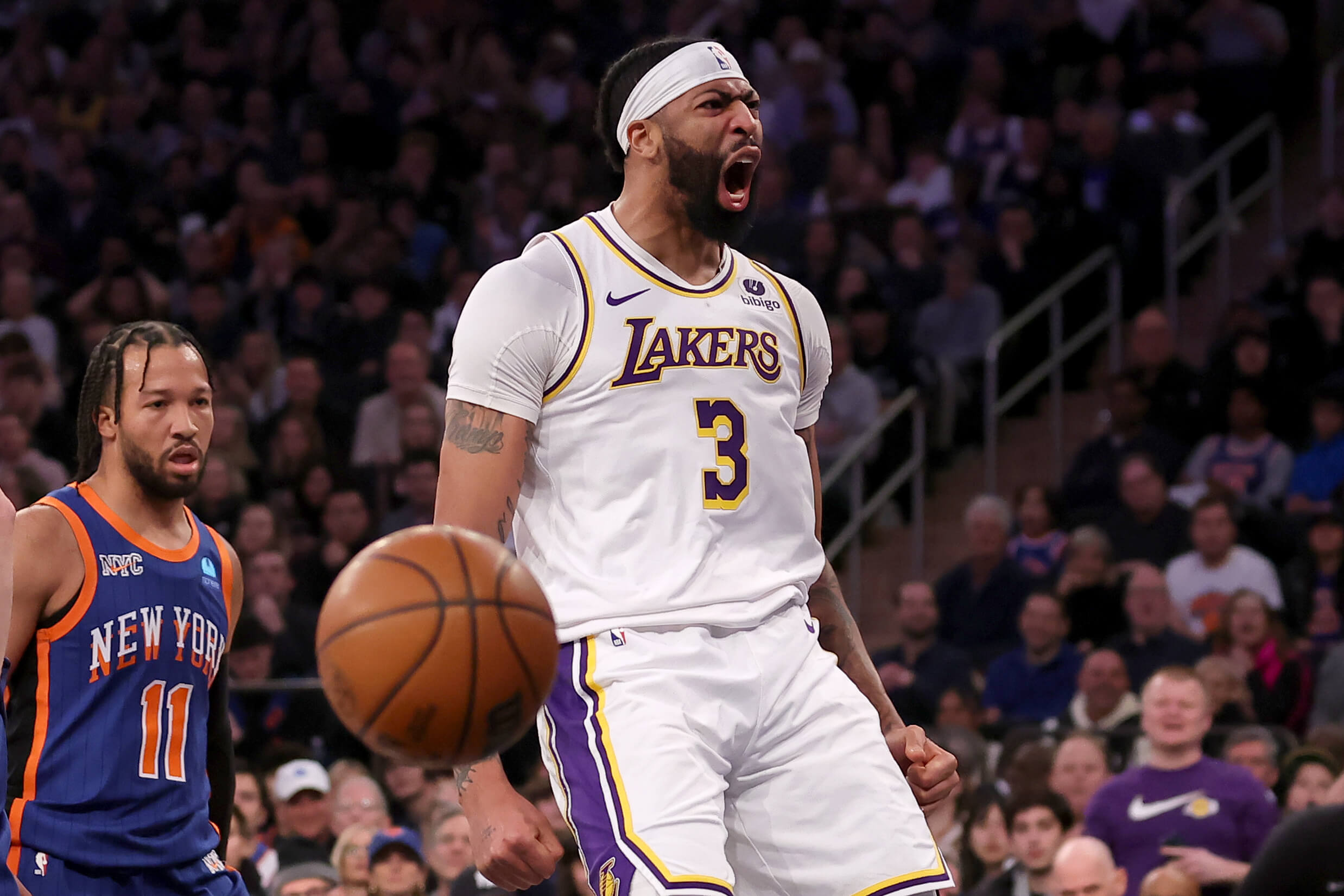 Lakers recommit to defense to stun red-hot Knicks, continue ‘Dr. Jekyll and Mr. Hyde’ season