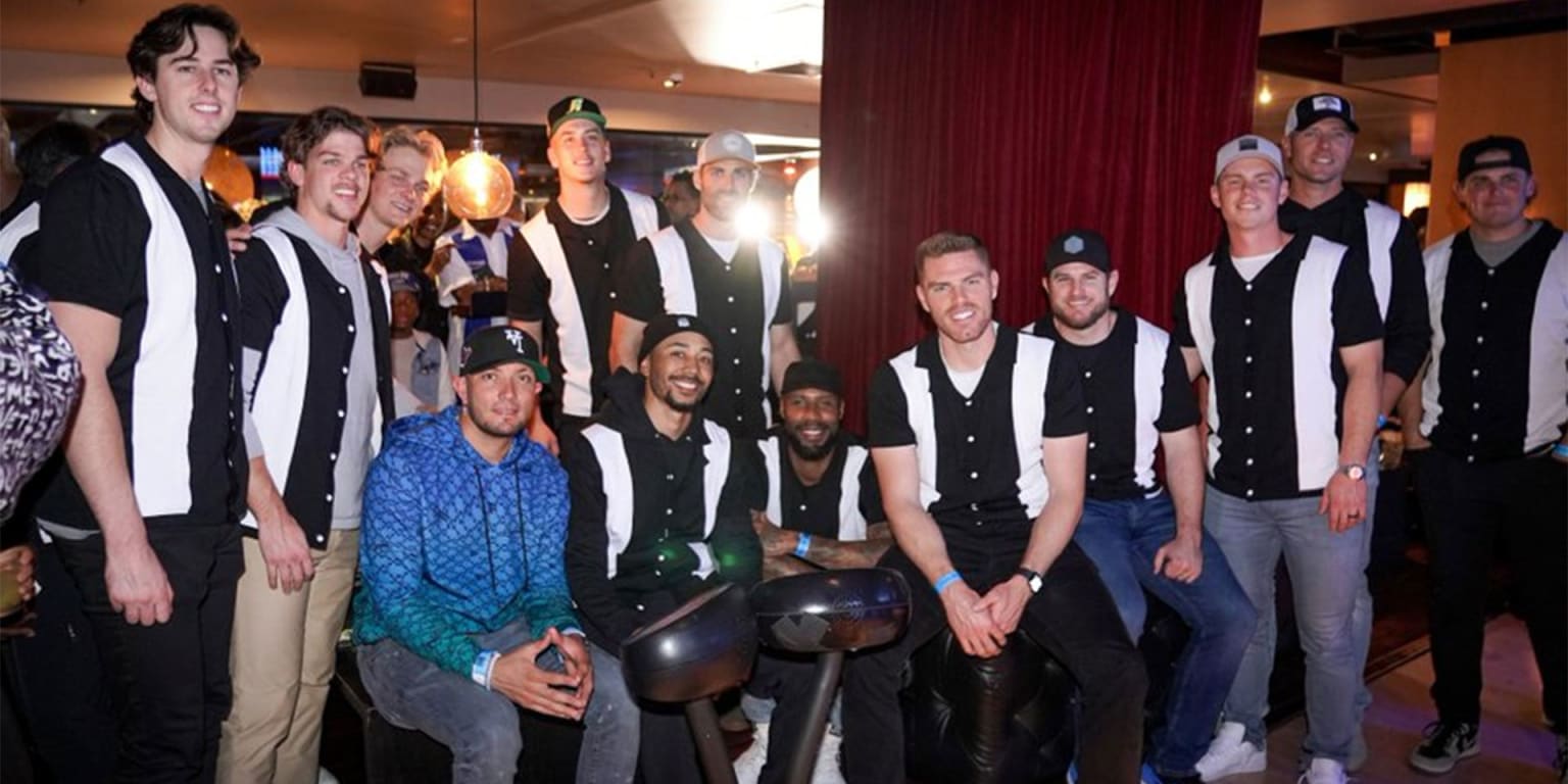 Dodgers show out for Betts' charity bowling event