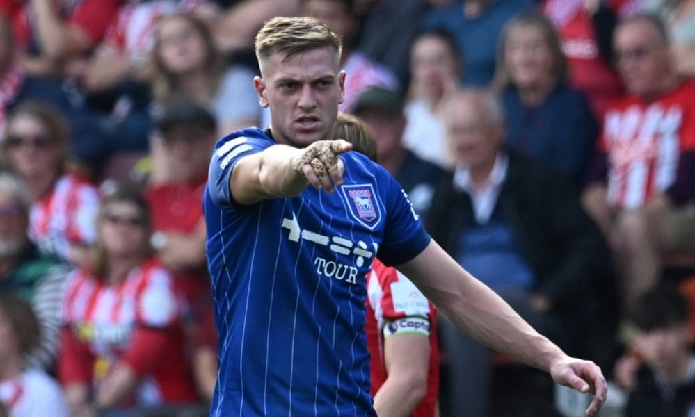 Liverpool open talks to trump Man Utd in race to sign £40m PL star – report Liverpool open talks to trump Man Utd in race to sign £40m PL star – report