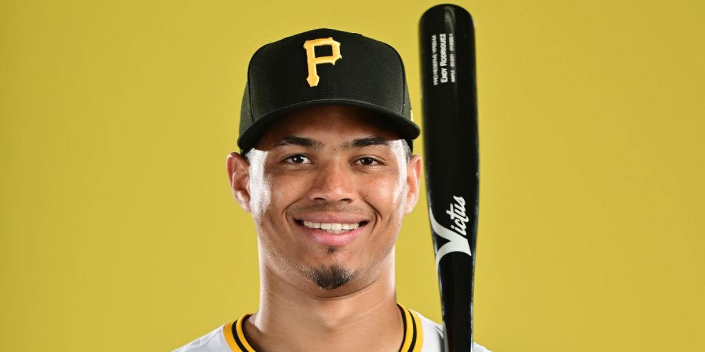 Rodríguez makes Opening Day roster as backup catcher