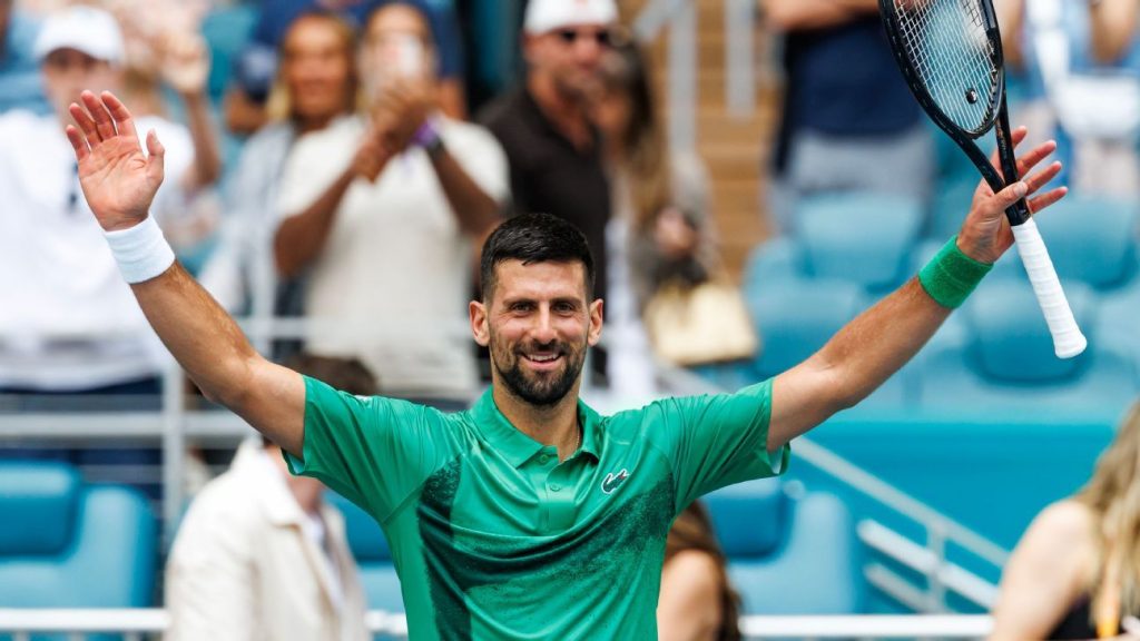 Djokovic advances at Miami Open with record win Djokovic advances at Miami Open with record win
