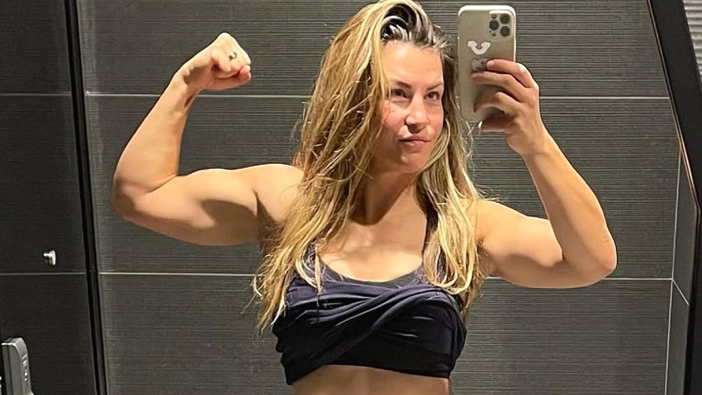 Miesha Tate shows off abs ahead of May 3 octagon return