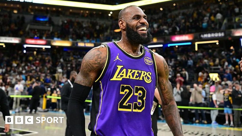 James scores late as Lakers end losing streak