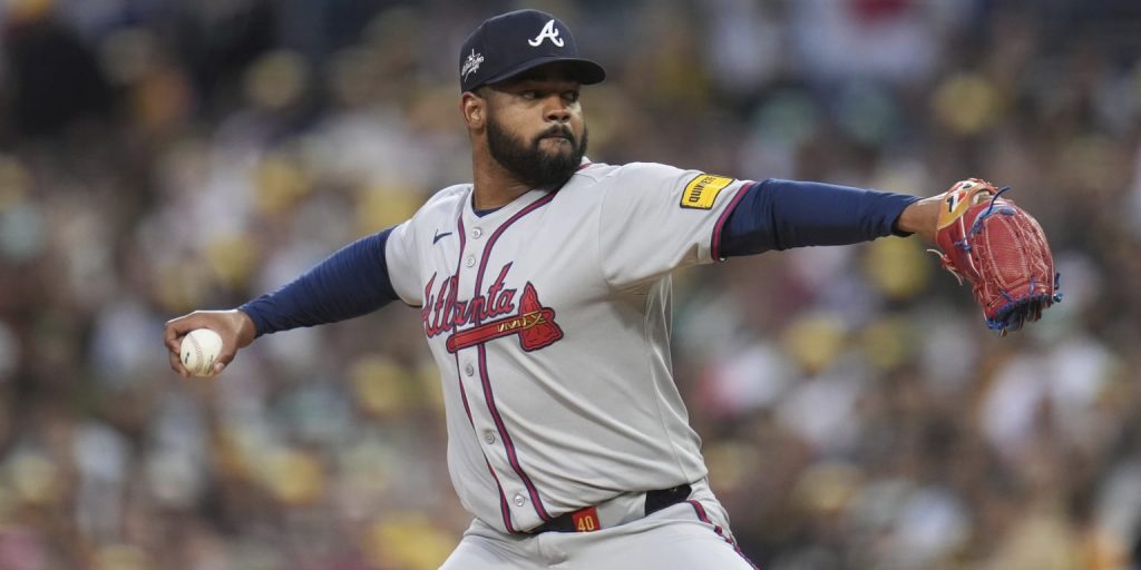 López (shoulder) placed on IL; Elder recalled