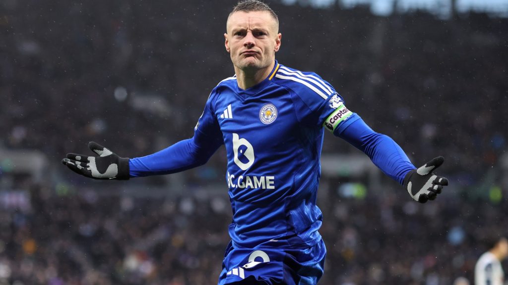 ‘Great option’ – Two Premier League clubs told Jamie Vardy is perfect fit