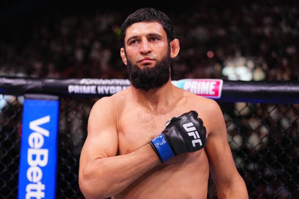 Fans Fume as UFC Veteran Chooses Khamzat Chimaev to Lose UFC Title Fight, Responds with Fiery Comments Fans Fume as UFC Veteran Chooses Khamzat Chimaev to Lose UFC Title Fight, Responds with Fiery Comments