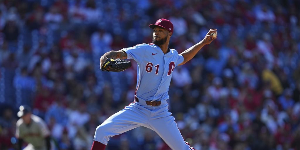 With changeup working, Sánchez (12 K's) channels Hamels in Phils win