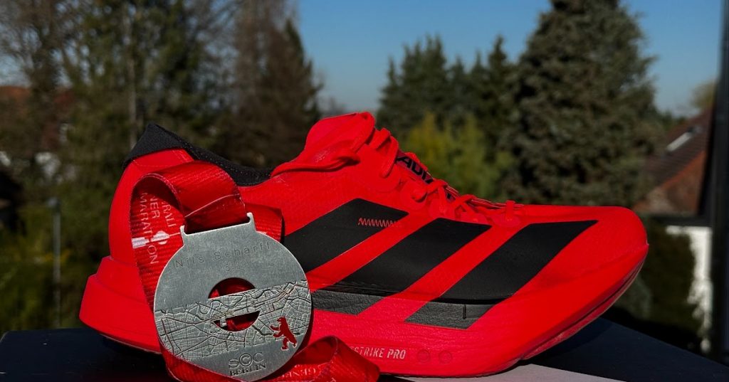 Testbericht: adidas Adizero Adios Pro 4 – Bestzeiten vorprogrammiert! 9 Vergleiche (German)