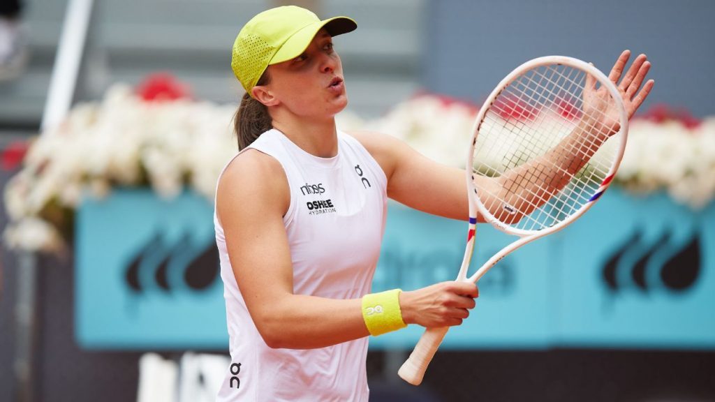 Swiatek rallies past Keys to advance in Madrid Swiatek rallies past Keys to advance in Madrid