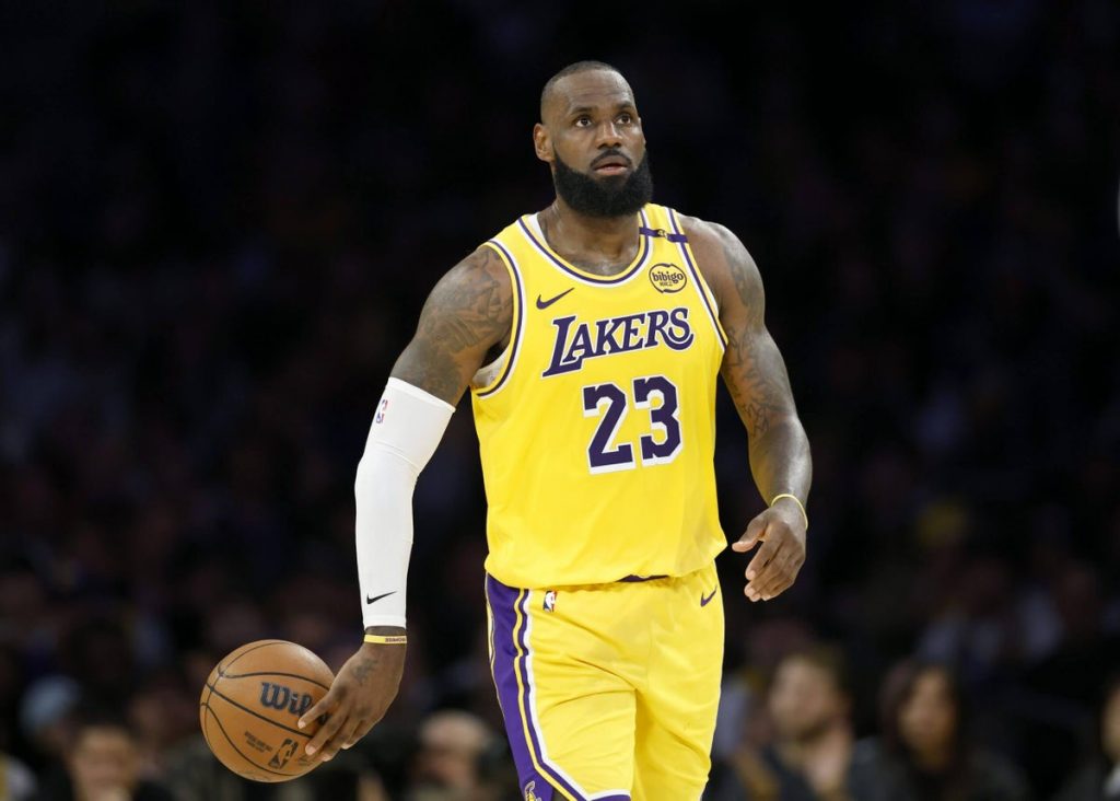 LeBron James sprained MCL in Lakers' Game 5 against Timberwolves: Source